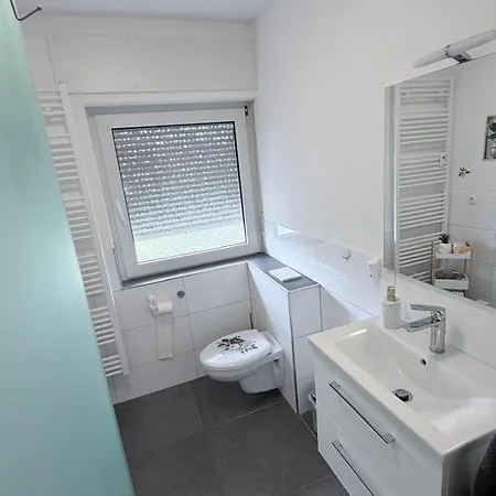 Cozy And Modern Your Away From Appartamento